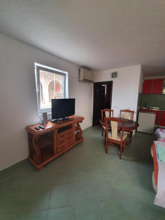 Leni Apartmani Dobre Vode Добра-Вода Экстерьер фото